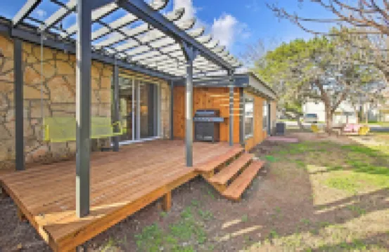 Retro Updated Blanco Abode - Steps to Main Street!