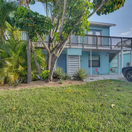 Walk to Madeira Beach: Family Resort Condo