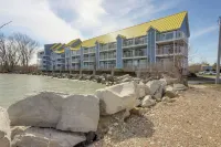 Waterfront Middle Bass Condo w/ Lake Erie Views! - que admiten mascotas