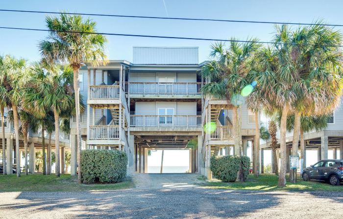 Cedar Key Condo w/ Balcony & Gulf Views!