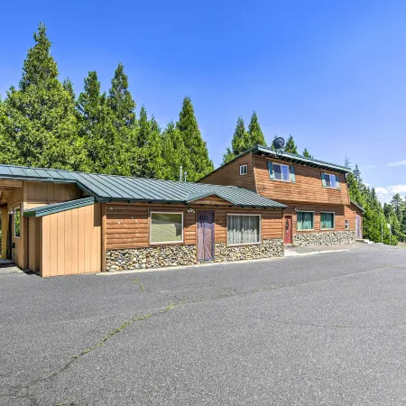 Secluded Camp Connell Home w/ Deck + Fireplace!
