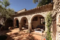 Chambres d´Hôtes Prieuré d'Orniols Hotels in Goudargues