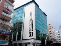 庇護旅館飯店&溫泉 庫卡特皮清真寺附近的飯店