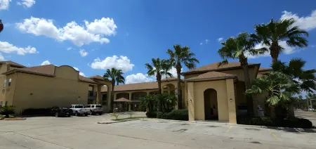 Texas Inn and Suites - Rio Grande Valley Отели рядом с достопримечательностью «IBC Bank»
