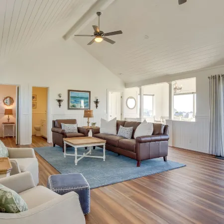 Scenic Bandon Vacation Rental w/ Beach Access!