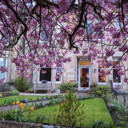 Lochinver Guesthouse Отели рядом с достопримечательностью «Библиотека Карнеги»