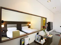 Ramada by Wyndham Downtown Beirut Hotels near Achrafieh