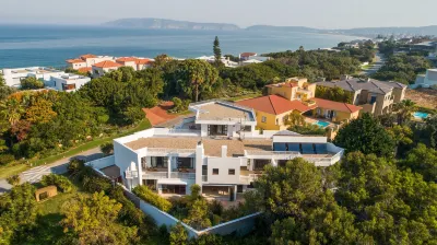 Limoni Luxury Suites Hotel di 