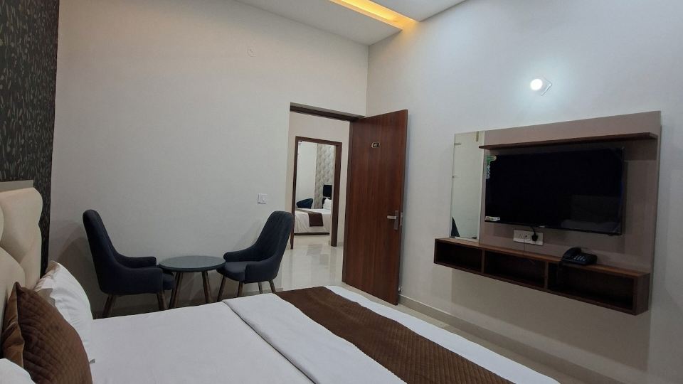 Wishotel Xpress Hotel Crown Classic Villa