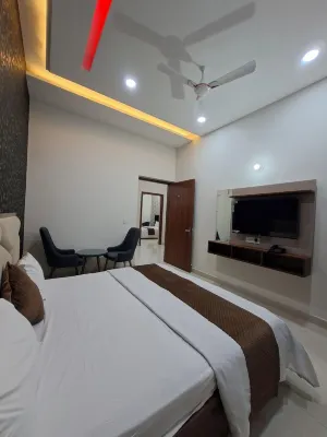 Wishotel Xpress Hotel Crown Classic Villa Hotels near Red wood farm