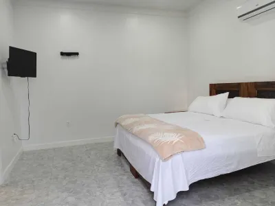 2 minutes from Downtown 5 minutes from the airport. 2 minutes from ferry Hotels in 