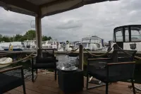 Time Out on the Havel - Houseboat "nautikhus"