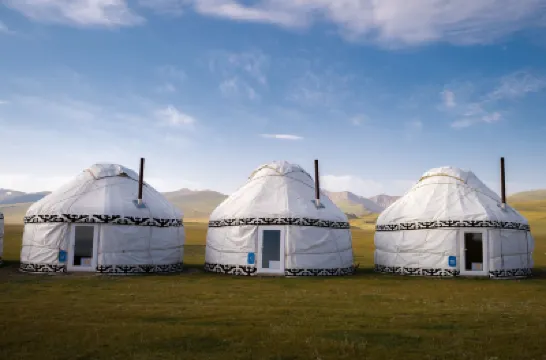 アク-サイ トラベル ユルト キャンプ のホテル