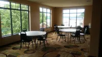 Cobblestone Inn & Suites - Marquette