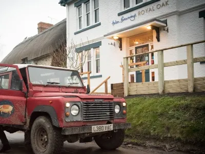 Helen Browning's Royal Oak Hotel di 