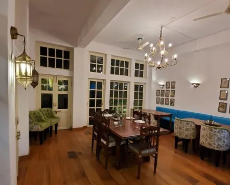 Mango Tree Courtyard Dehradun Отели рядом с достопримечательностью «Dehradun Railway Station»