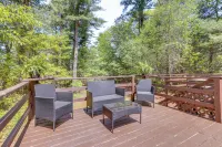5 Mi to Plymouth Rock: Log Cabin Getaway! Hotel a Plymouth