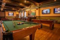 1905 Basin Park Hotel Hotels in Cedar Township