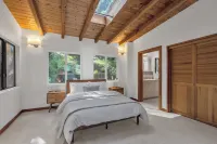 Stunning Neighborhood Home Walkable to Downtown Mill Valley Hotels in Mill Valley