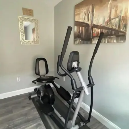 TOWNHOUSE🏠5BR/2BATH/2 FLOORS/ FREE PARKING/BBQ 🤩