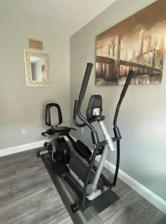 TOWNHOUSE🏠5BR/2BATH/2 FLOORS/ FREE PARKING/BBQ 🤩