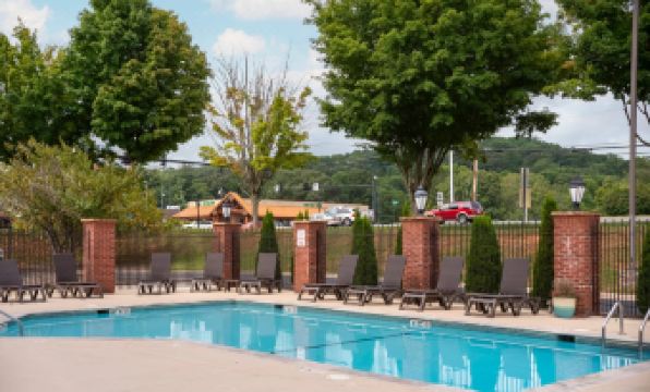 Comfort Suites Outlet Center