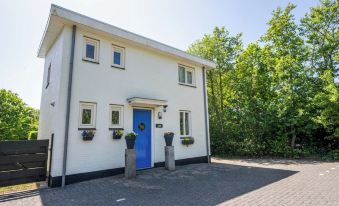 Pretty Holiday Home with Garden