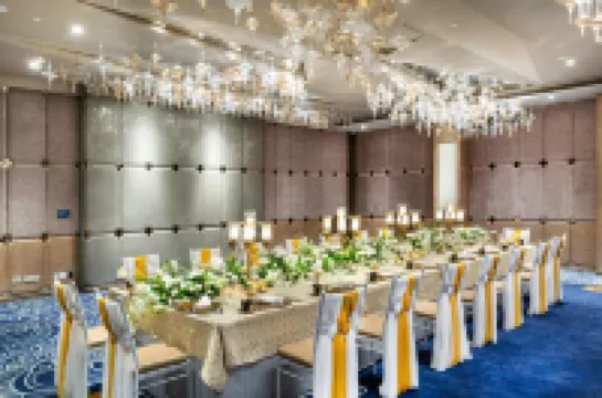 Taj Lakefront Bhopal Hotels in Bhopal