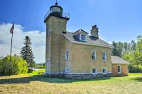 17 Mi to Porkies: Getaway Steps to Beach & Main St - 3-Star