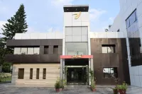 Hotel Varay Express Hotels near Maharana Pratap Udhyan