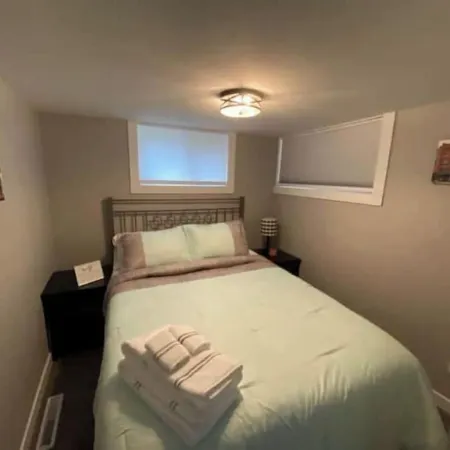 Old Town Modern 2bed/1bath home with patio & yard
