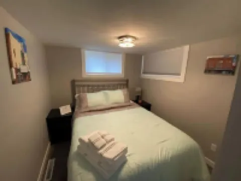 Old Town Modern 2bed/1bath home with patio & yard