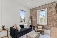 The Main St. Oasis - Heart of Downtown Madison - Steps from Shopping & Dining