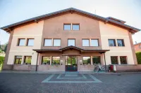 Orange Motel Hotels near Cromlech della Civilta di Golasecca