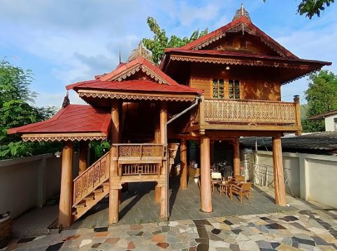 Queen Room with Balcony Garden View in Antique Wooden House