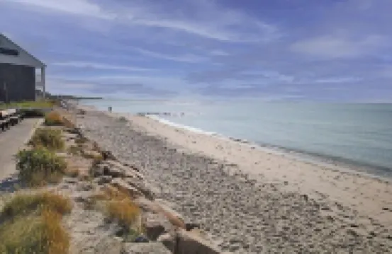 Charming 3 bedroom & 3 full bath house in S. Yarmouth with AC - walk to beach!