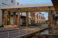 Premier Hotel Midrand Hotel dekat Dainfern