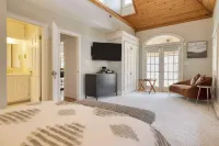 Hamersmith Hollow Retreat by AvantStay - balcony