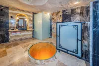 MDC Cave Hotel - Hot Tub