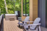 Modern Cabin w/ Hot Tub & Fire Pit in Fairview!