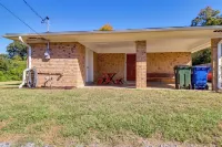 2 Mi to Dtwn Natchez: Cozy Home w/ Yard & Patio! - 2-Star
