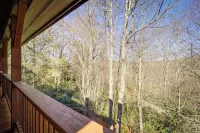 Blowing Rock Escape w/ Covered Deck & Fire Pit - 3-Star