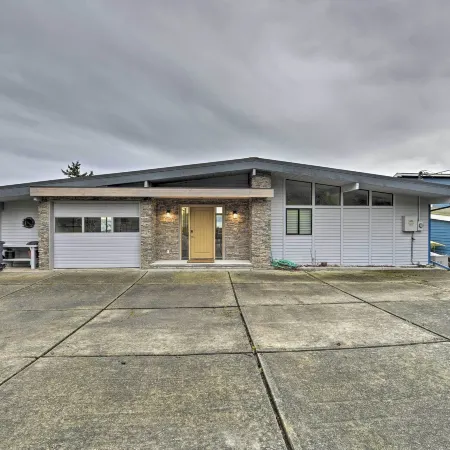 Bayfront Home - Take Ferry to the San Juan Islands