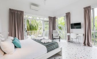 Sandcastles 1770 Motel & Resort