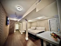 Royal Oak Inn Hotels near The Beach Village