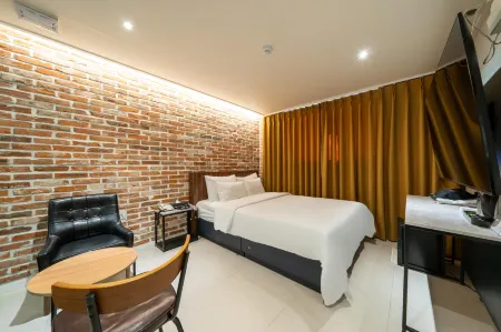 Jongno M and Lucky Hotel