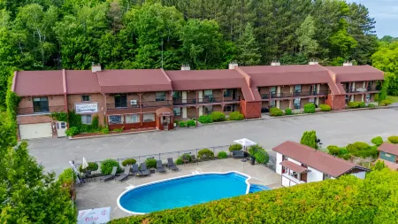 Complexe le 60 Отели рядом с достопримечательностью «Sommet Saint Sauveur»