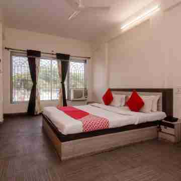 OYO 26206 Hotel Paras Rooms