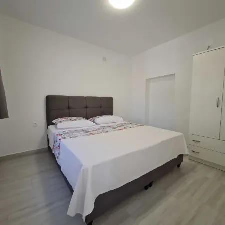 Luxury Apartment Ani II Ξενοδοχεία στην πόλη Sutivan