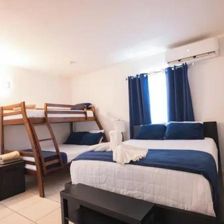 Les Guest House 1 Bedroom Apartment with Pool